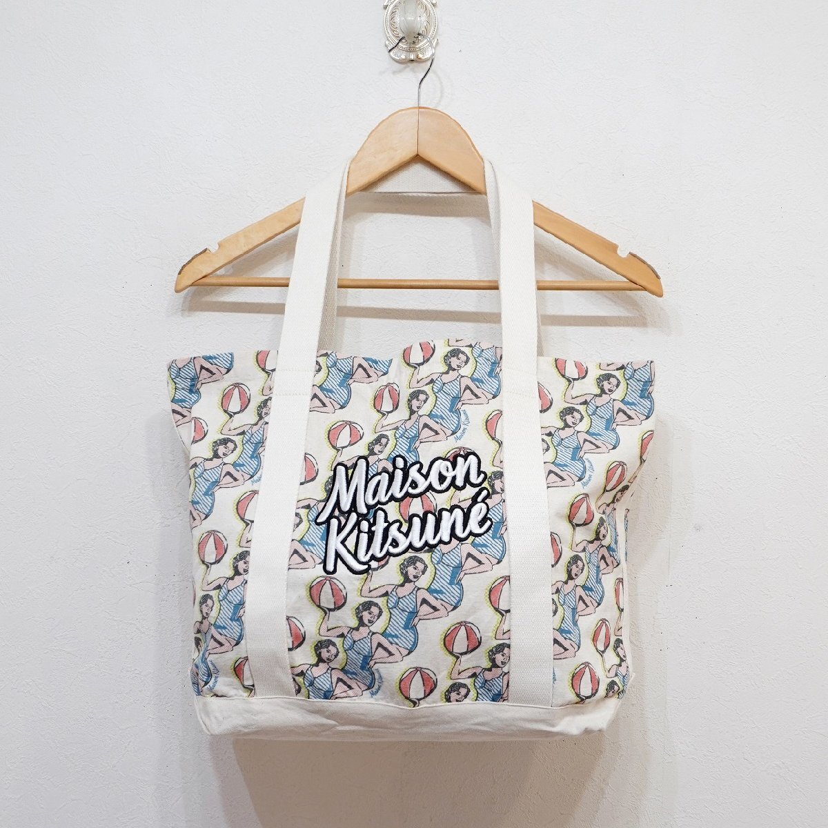 MAISON KITSUNE メゾンキツネ トートバッグ DANCING GIRLS KU05007WW0008 レディース コットン J7-134拍卖