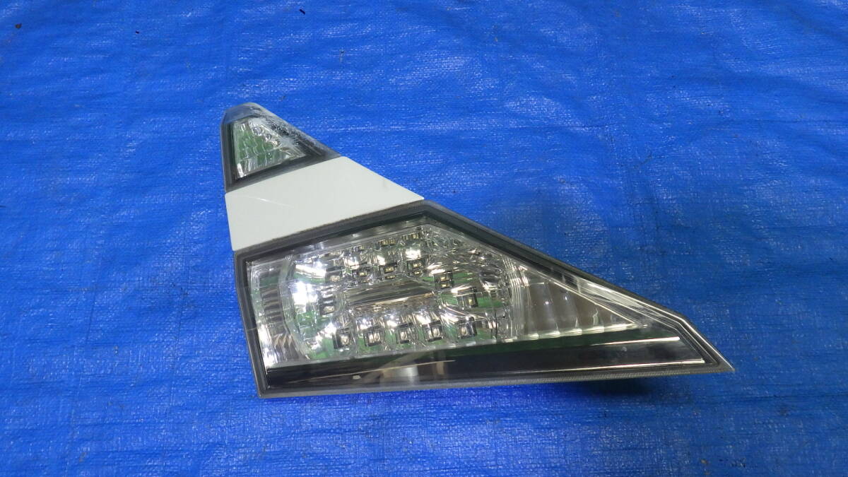 ヴェルファイア ANH20W/25W GGH20W/25W 純正 左 助手席側 リアゲート バックドア テールランプ フィニッシャー 070パールホワイト 58-35 拍卖