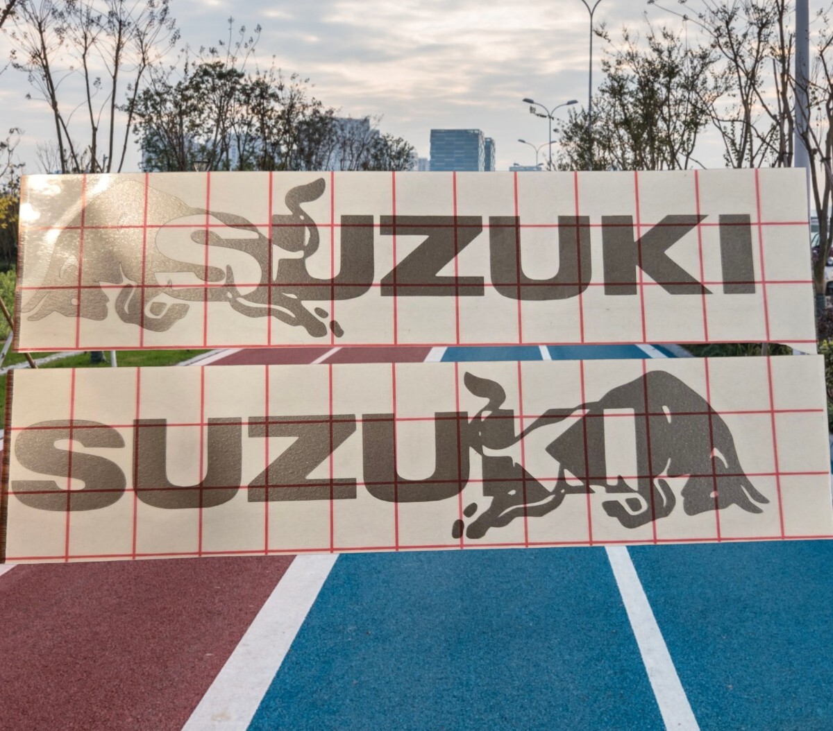 【送料無料!!】SUZUKI RedBull シルバー スズキ デカール レットブル 左右セット拍卖