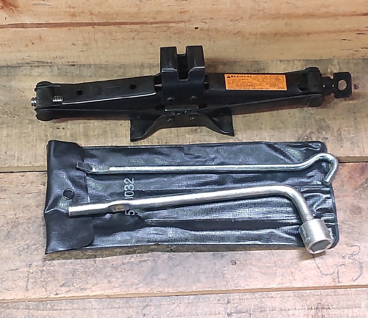 車載工具 日産 オッティ H92W H19/4 15411 0002 ジャッキ レンチ ケース ハンドル 99550-6A00A 中古拍卖