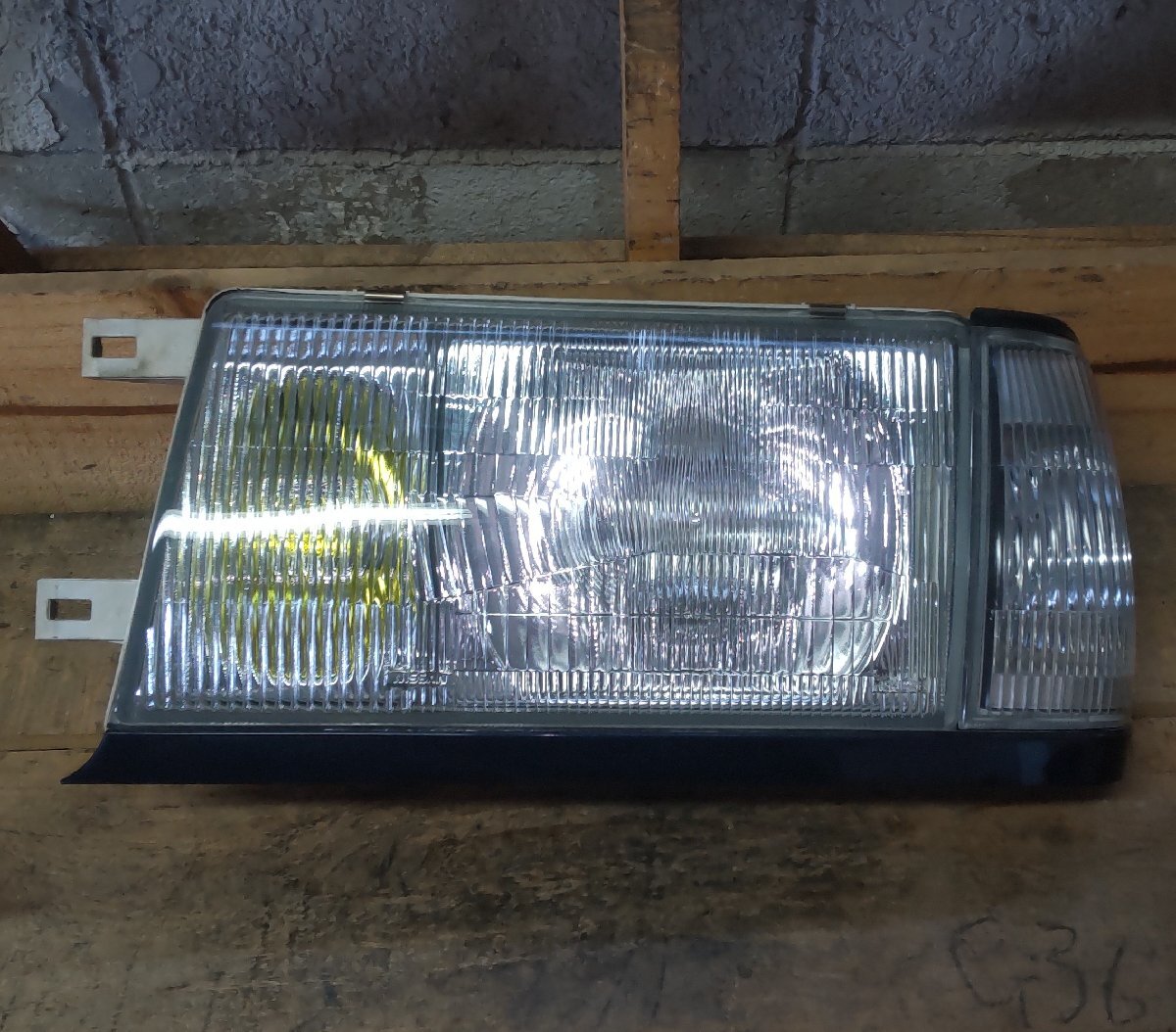 左 ヘッドライト 日産 セドリック BROV PAY31 H6/5 ICHIKOH B6060-0H000 26735-75A00 中古 16007033拍卖