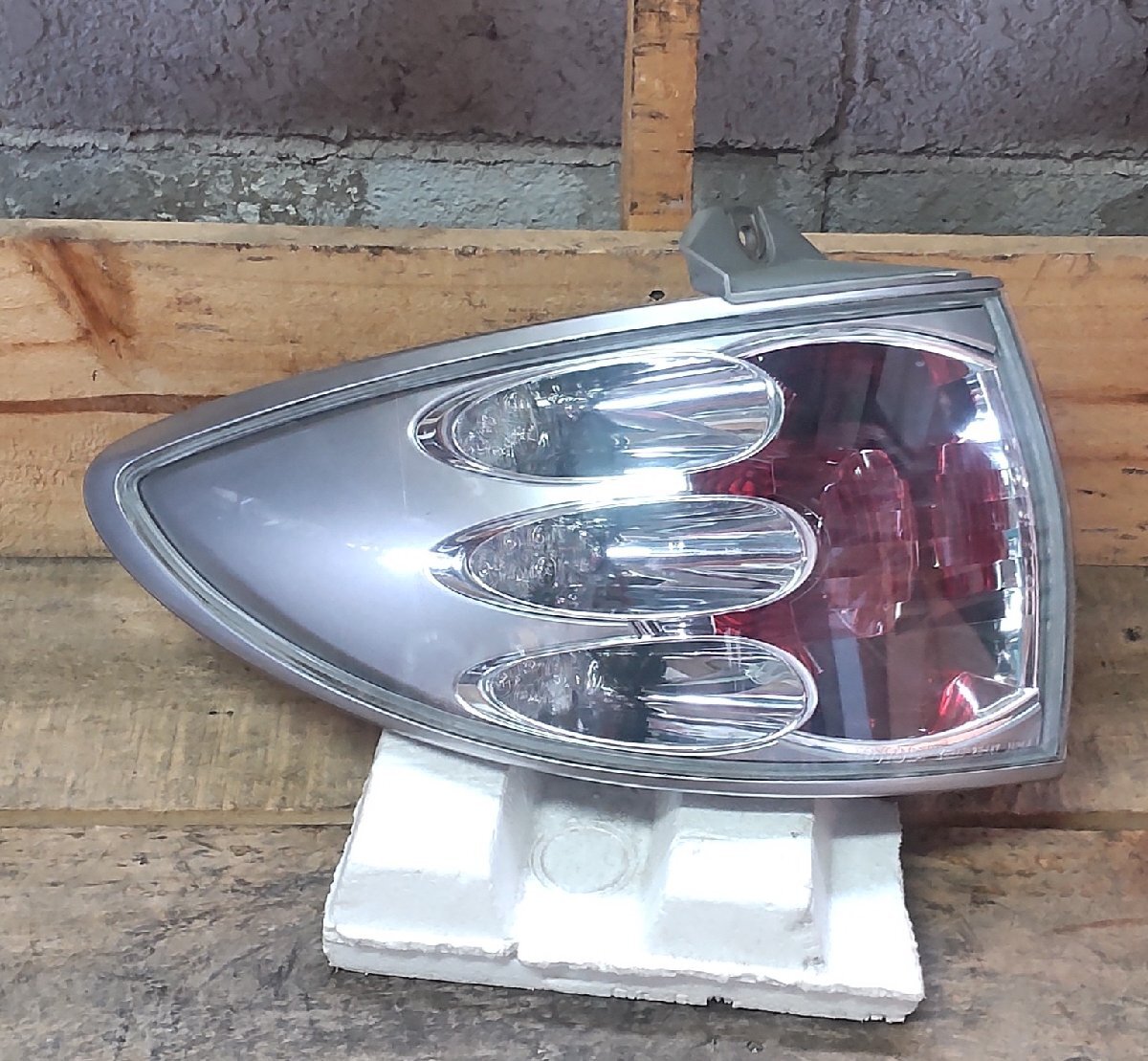 左 テール コンビネーション ランプ トヨタ エスティマ AHR10 H14/2 KoiTo 28-147 81560-28210 中古 16002898拍卖