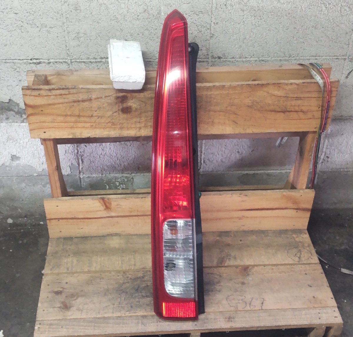 左 テール ランプ コンビネーション ダイハツ ムーブ L175S H19/3 8156-B2180 中古 16006646拍卖