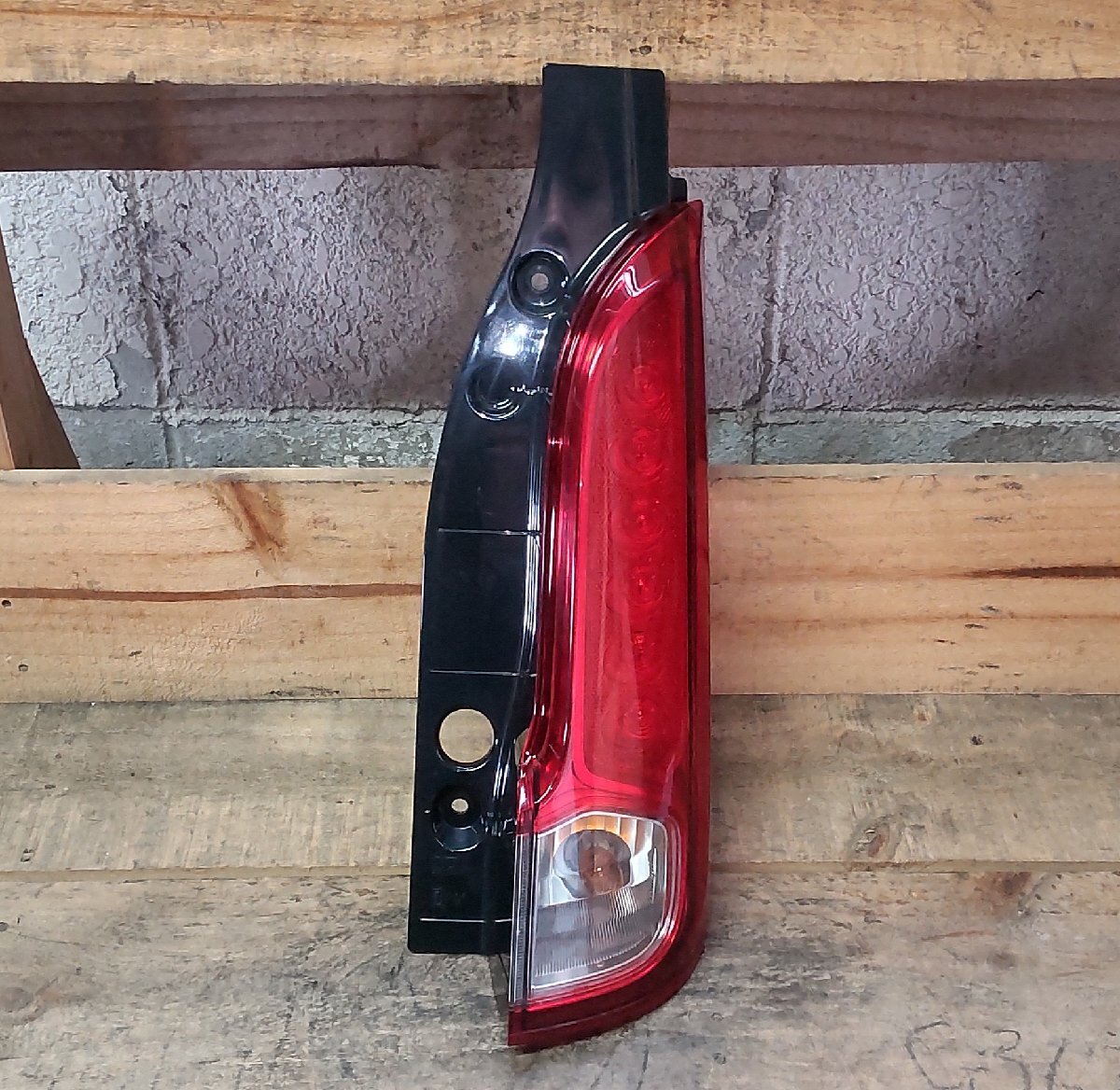 右 テール コンビネーション ランプ スズキ スペーシア MK32S KoiTo 220-59294 35650-81M01 中古 16001100拍卖