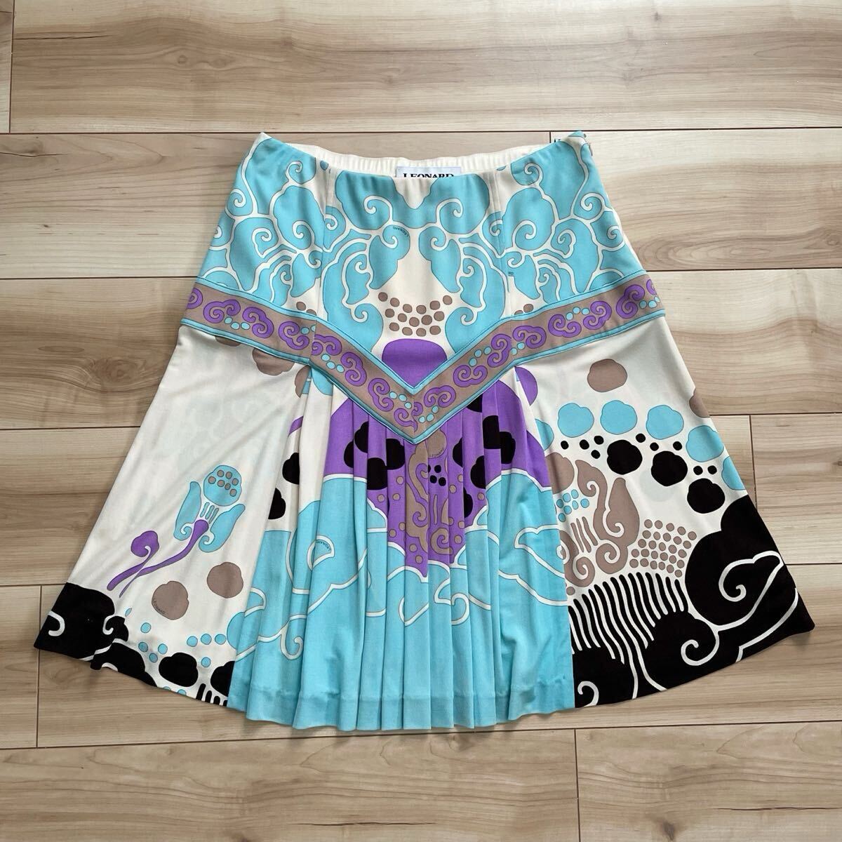 【送料無料】【美品】LEONARD レオナール 総柄 シルク プリーツ スカート ベージュ 38拍卖