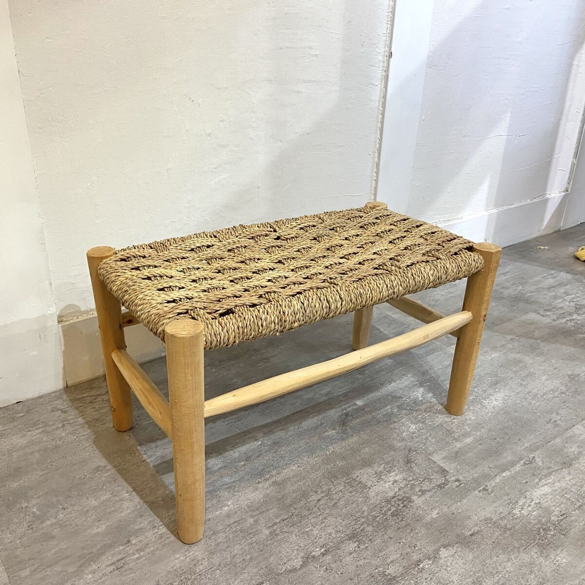 ■モロッコスツール 幅58cm アフリカン雑貨 木製椅子 腰掛け椅子 オレンジの木 シーグラス ナチュラル 店舗什器 愛知県発送 341843拍卖