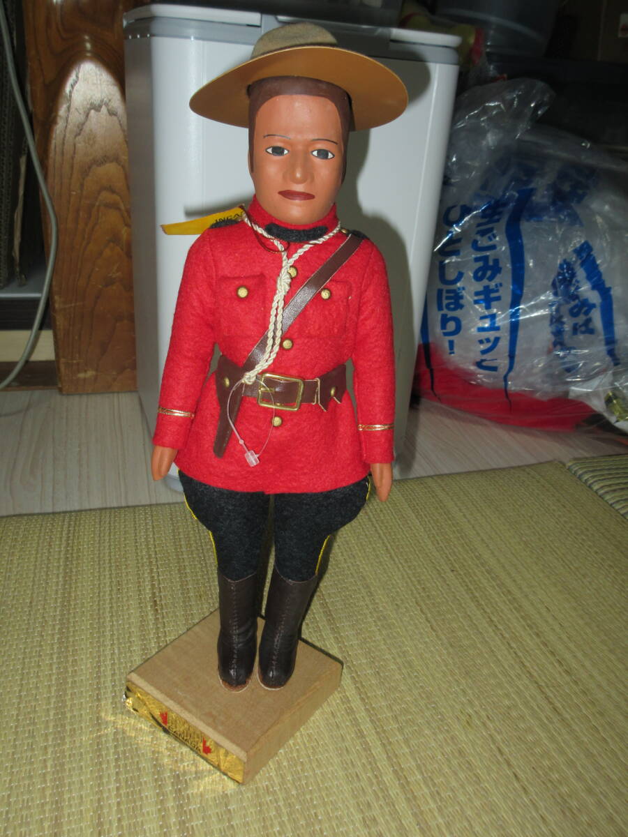 R070611 断捨離 処分「カナダお土産 INDIENARTESKIMO RCMP騎馬警察人形 当時物」保管品 USED拍卖