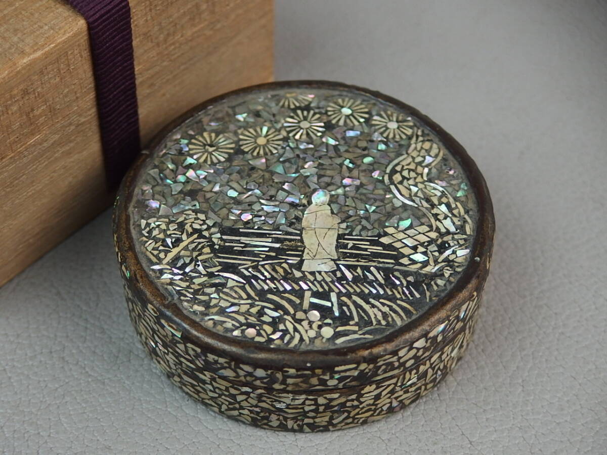 【骨董・茶道具】★古い 螺鈿細工★★山水人物文香合 gm090tl 高麗螺鈿 朝鮮美術 中国古玩拍卖