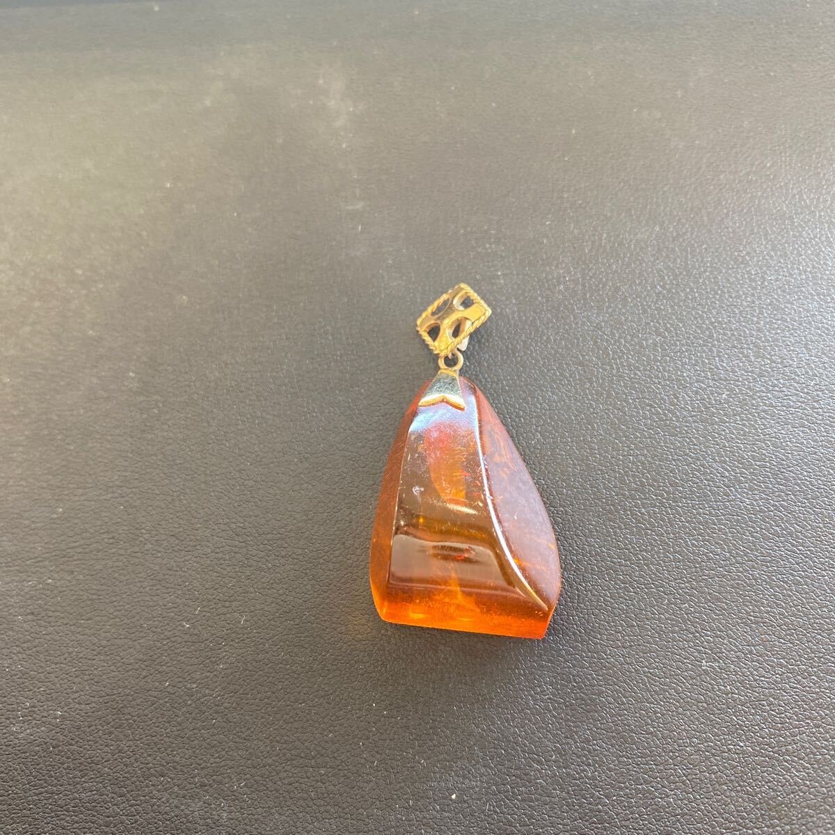 【中古保管品】 琥珀 コハク ペンダントトップ ネックレストップ アクセサリー チャーム 天然石 留め具 18金 K18拍卖