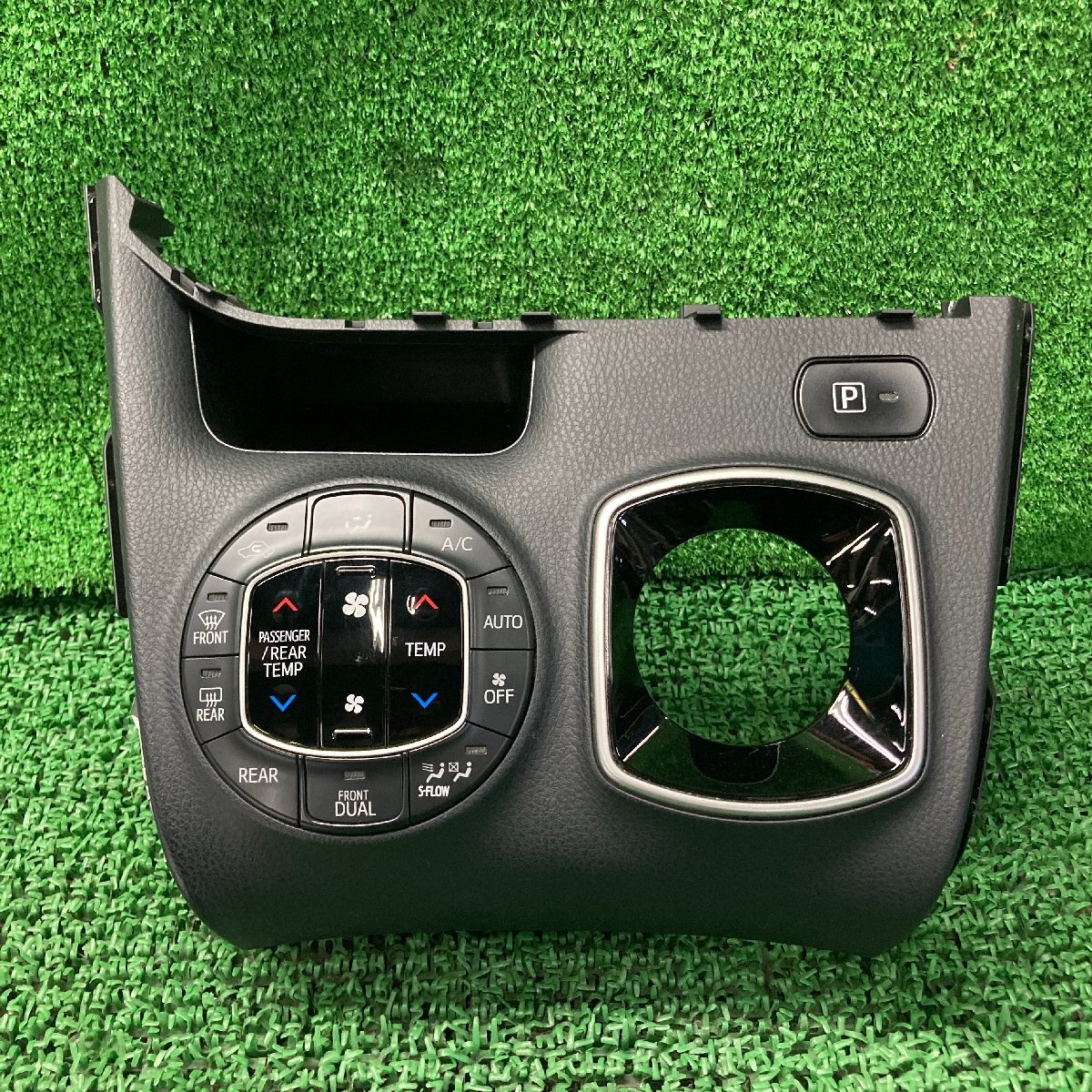 ♪♪ノア G ZWR80G エアコン スイッチパネル (W4851)♪♪拍卖