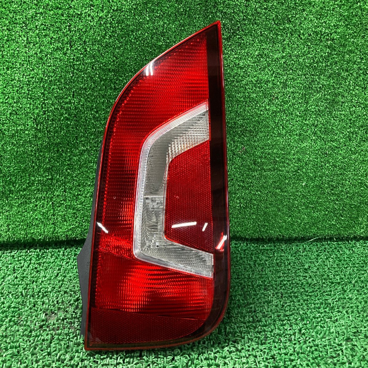 ♪♪UP! AACHY 右 テールランプ テールライト FARBA 1SO.945.096.D(W4929)♪♪拍卖