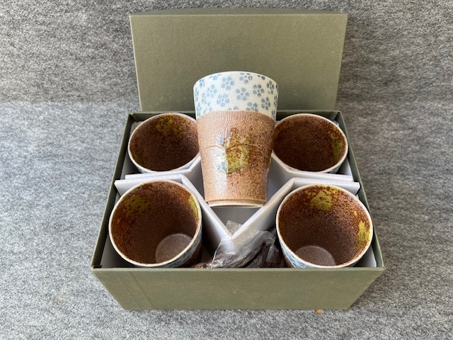 <送料込>①未使用品 信楽 小紋 フリー カップ 5客組 コースター付き 瑞陶/麦酒杯 ビアグラス ビールカップ 麦酒器 タンブラー 箱付き拍卖