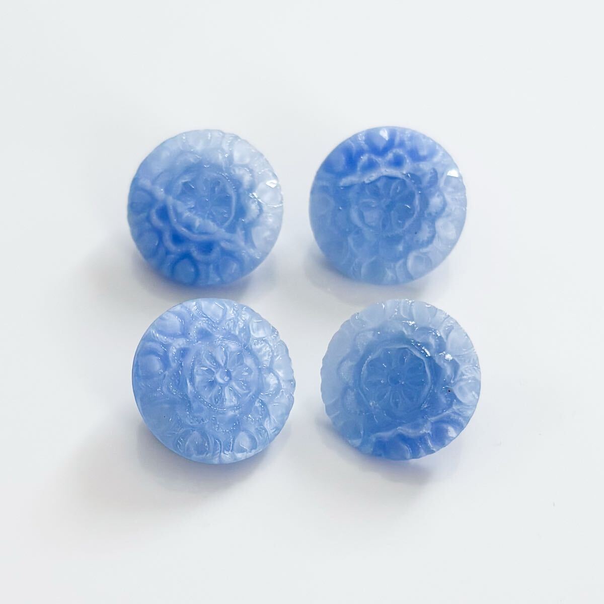 チェコガラスボタン ヴィンテージ アンティーク ハンドメイド素材 コレクション 4個 青系 ブルー 小さいボタン拍卖
