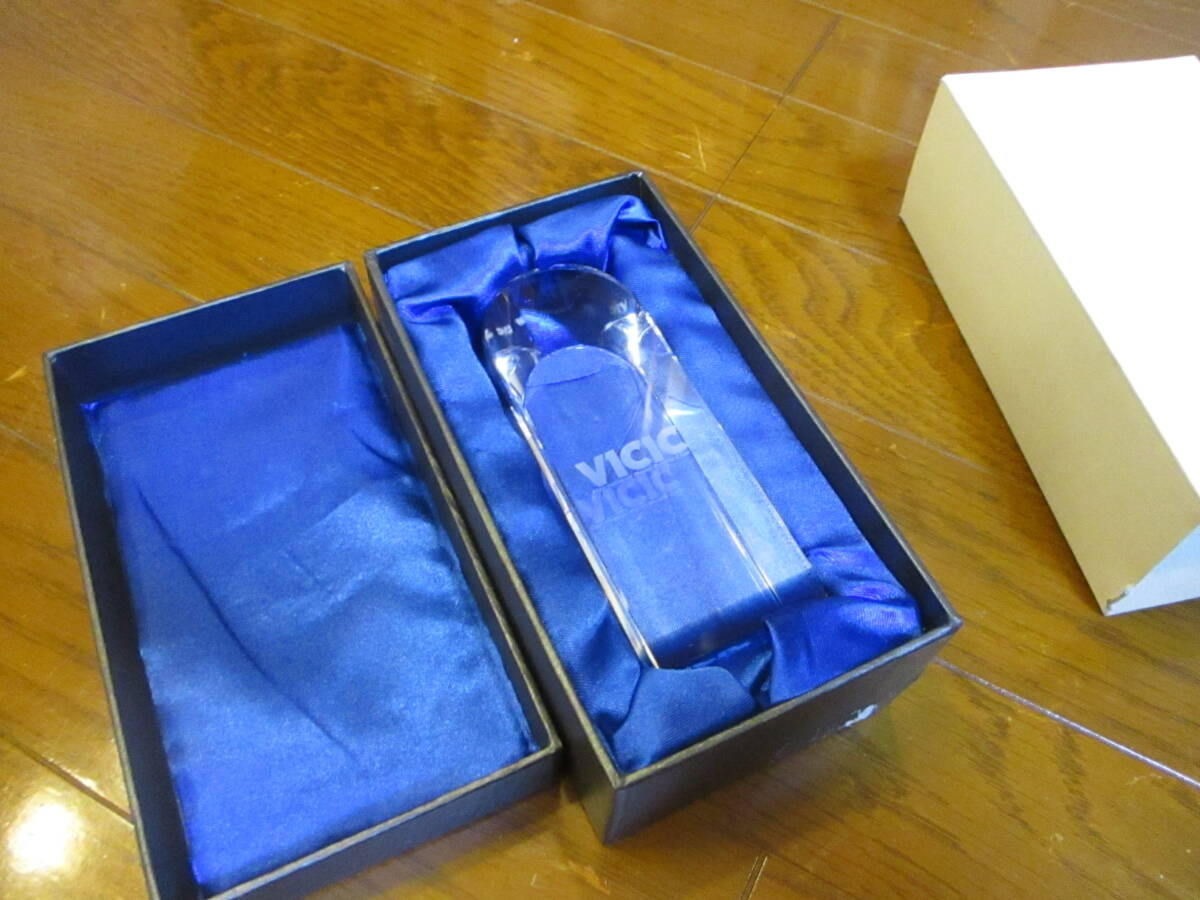 新品未使用 トロフィー 元箱あり 競技会 VICIC 優勝杯 盾 記念品 大会 コンペ 2輪 4輪 カー レース ツクバ サーキット拍卖