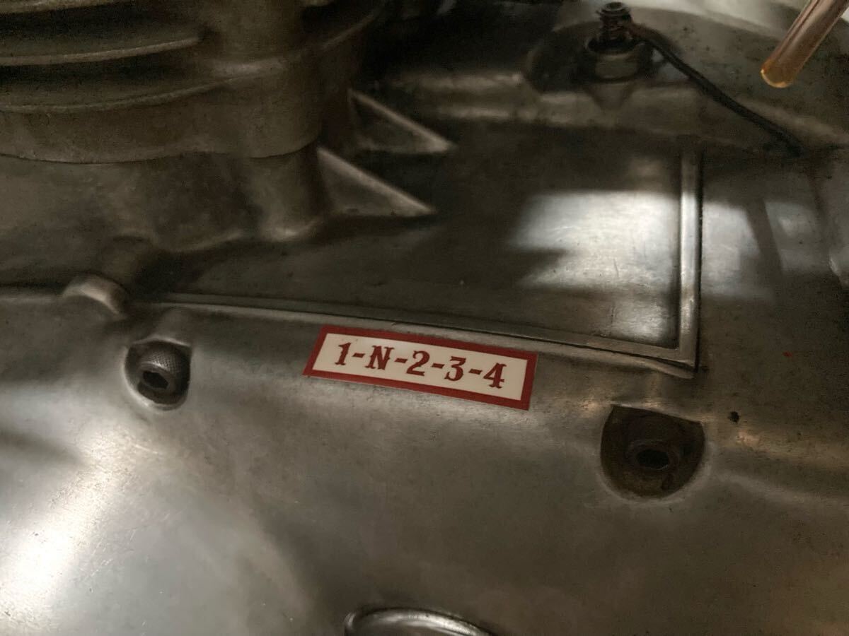 送料無料 シフトパターンステッカー 赤 4速 車検 ハーレー チョッパー SR ナックル ショベル WL トライアンフ T140 T120 T100 大型拍卖