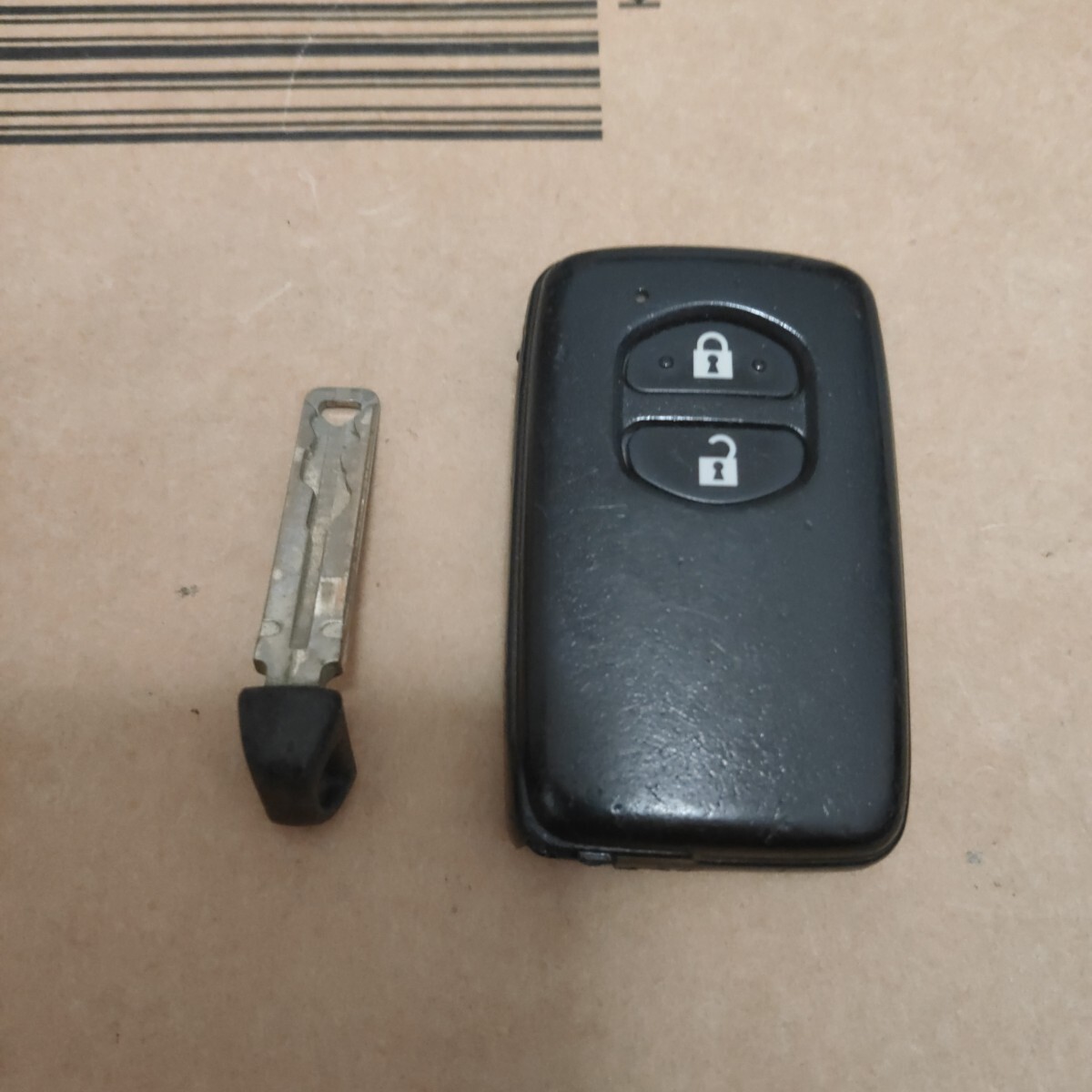 トヨタ スマートキー 2ボタン ロック解除済 初期化済 イモビライザー キーレス 14ADA-02 未登録 アクア プリウス ヴィッツ ウィッシュ拍卖