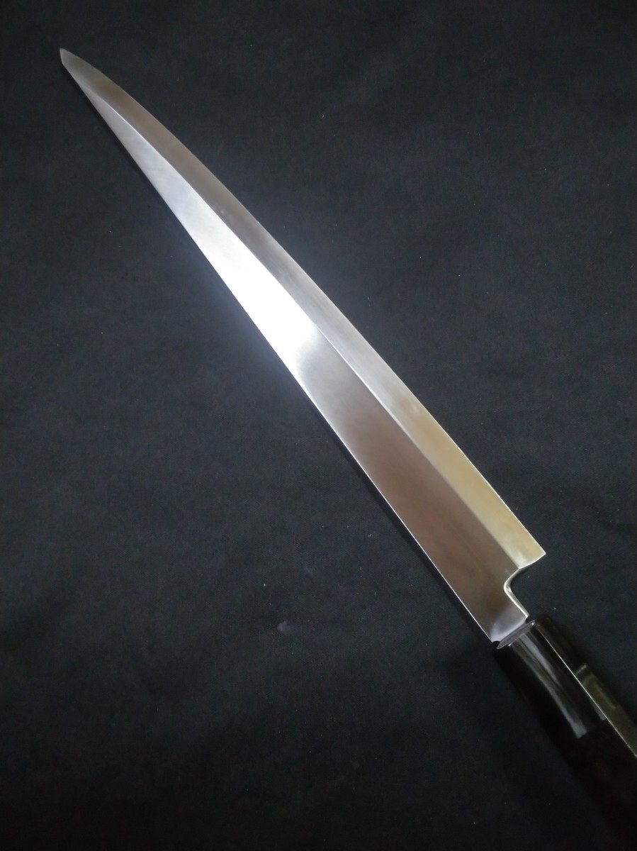 城山刃物製作所(堺業務用刃物メーカー直売)尺一 新型柳刃 超鋼スーパー本焼き(セミステン)(錆びにくい)木戸仕上げ 黒檀八角水牛柄 拍卖