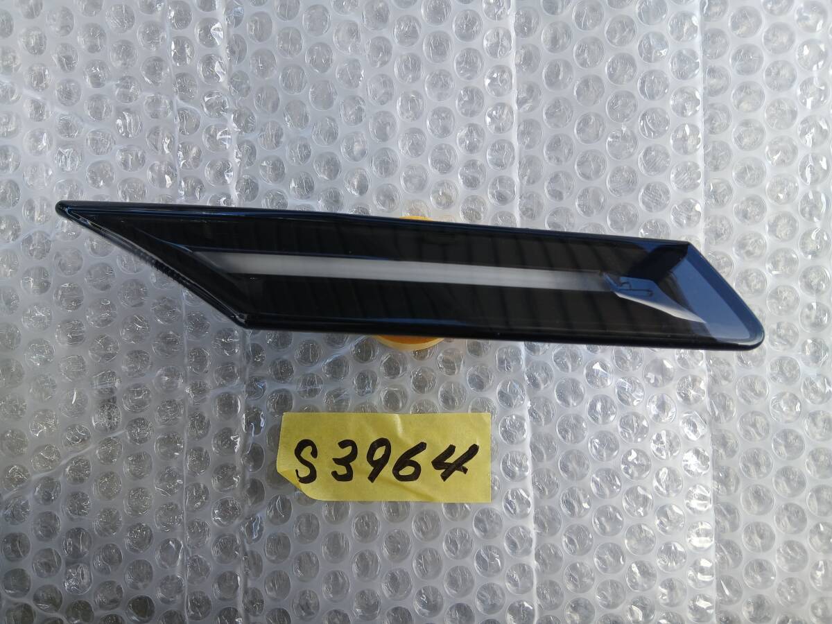 Porsche ポルシェ タイカン 純正 サイドマーカー ウインカー 右 9J1953042F S3964拍卖