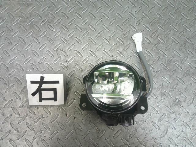 スズキ(SUZUKI)※同梱不可※スペーシア MK53S 右フォグランプ 品番 35501-79R01 バンパー用 LED 丸 純正拍卖