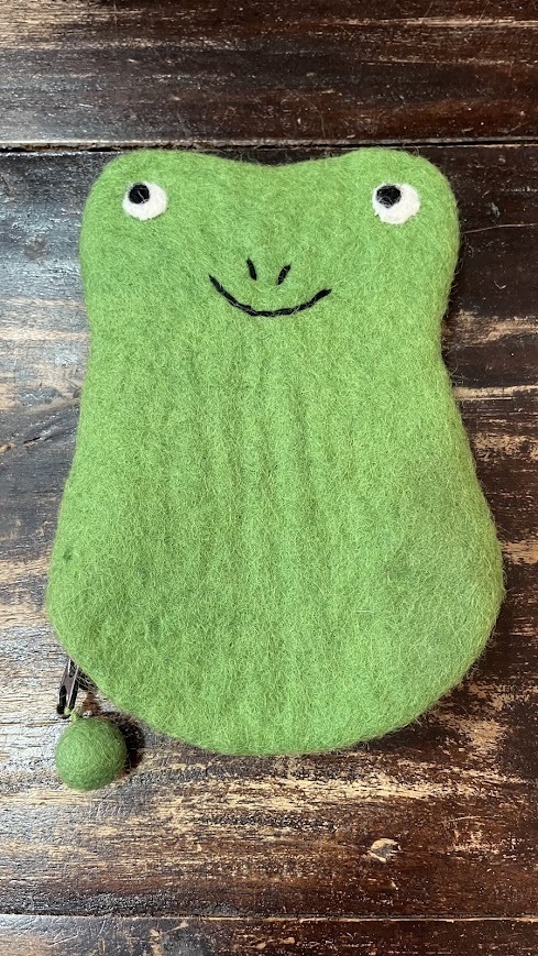 かわいい!!と評判★フェルトポーチ ハンドメイド カエル グリーン★小物入れ コスメポーチ拍卖