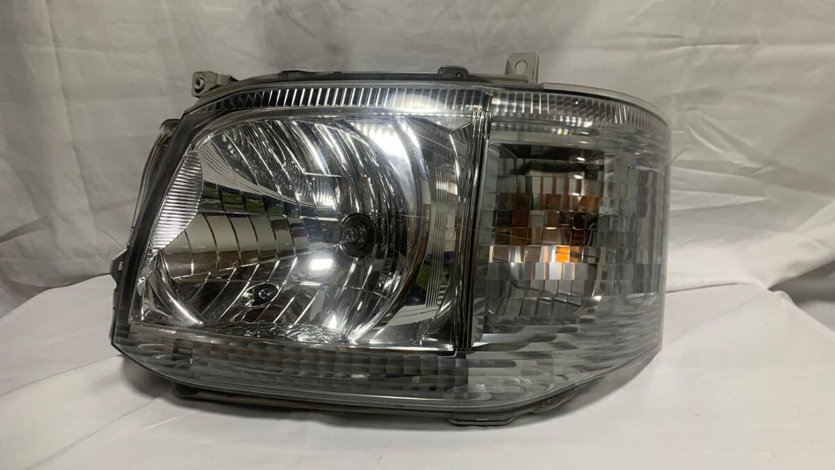GDH KDH206 200系 3代目ハイエース 右ヘッドライト KOITO 右ヘッドライト KOITO left headlight拍卖
