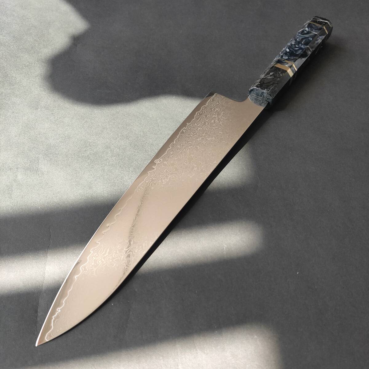 67層鏡面ダマスカスV金10号和牛刀240mm モダンマーブルレジン銀巻柄拍卖