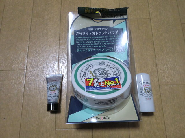 値下げ新品デオナチュレさらさらデオドラントパウダー・汗のべたつき・ニオイを抑えるアルコール・防腐剤・タルクフリー★ミニサイズ2点付拍卖