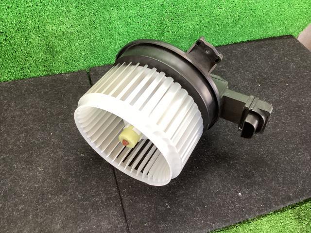 フィット 6AA-GR3 ヒーターブロアモーター E:HEVホーム NH830M 79310-TZA-J01拍卖