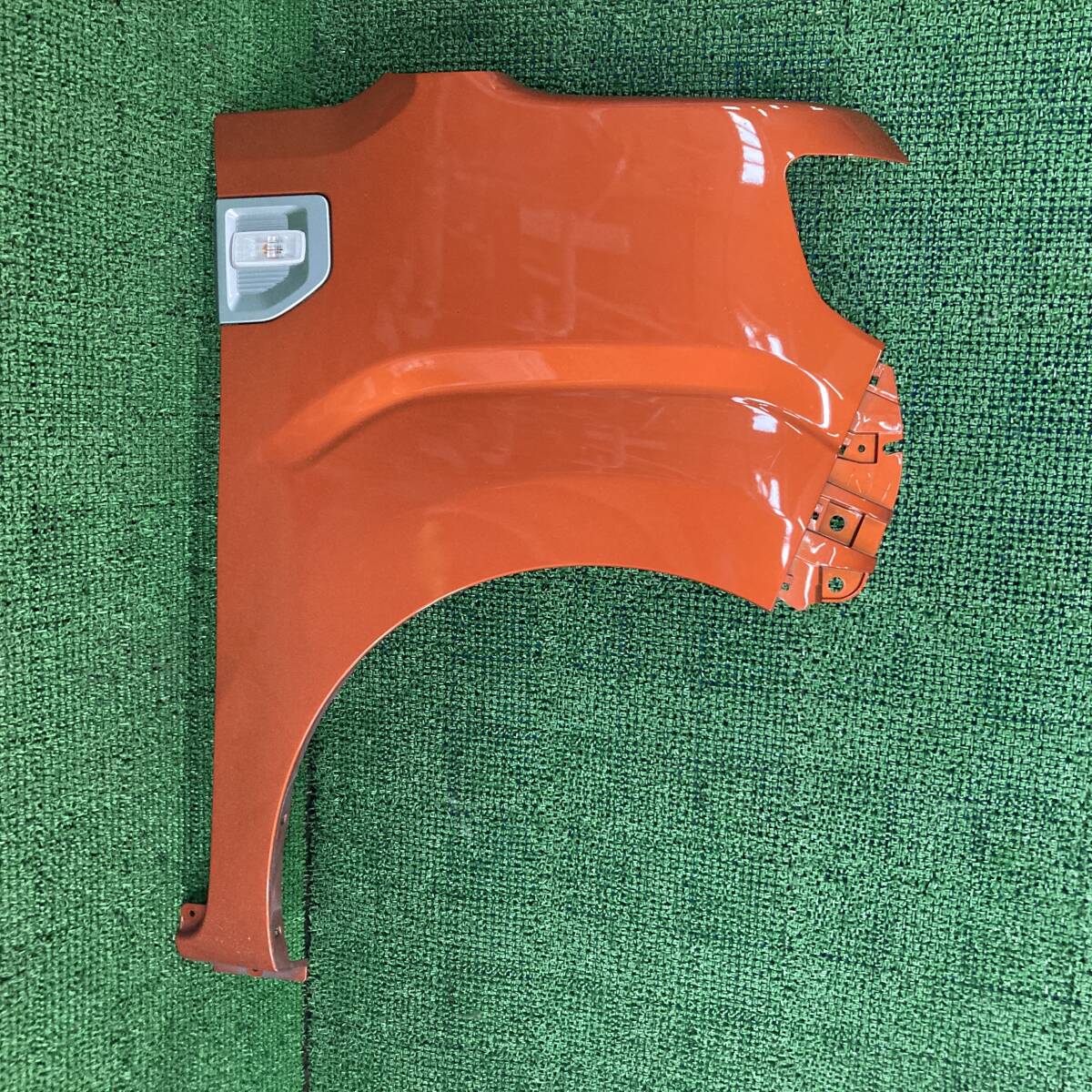 ★☆ 値下げ再出品!!ウェイク X LA700S 右 フェンダー サイドパネル カラー R71 オレンジ系 ジャンク(A0944)☆★拍卖