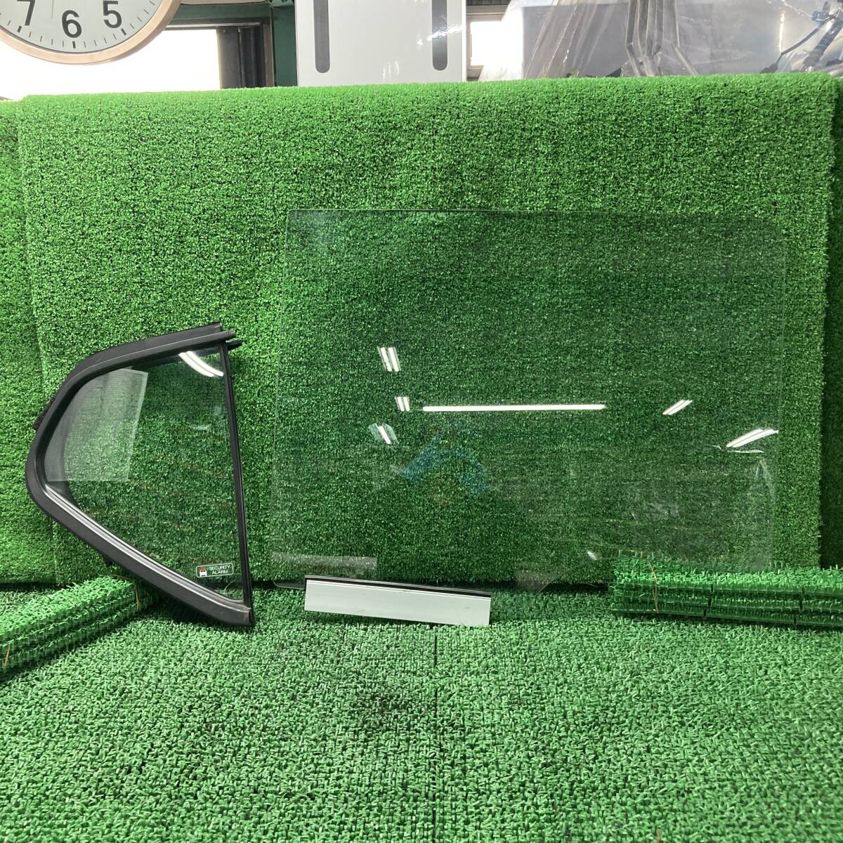 ★☆ミライース L LA350S リア 右 ドアガラス セントラル 28.08/25.08 グリーン(A0997)☆★拍卖