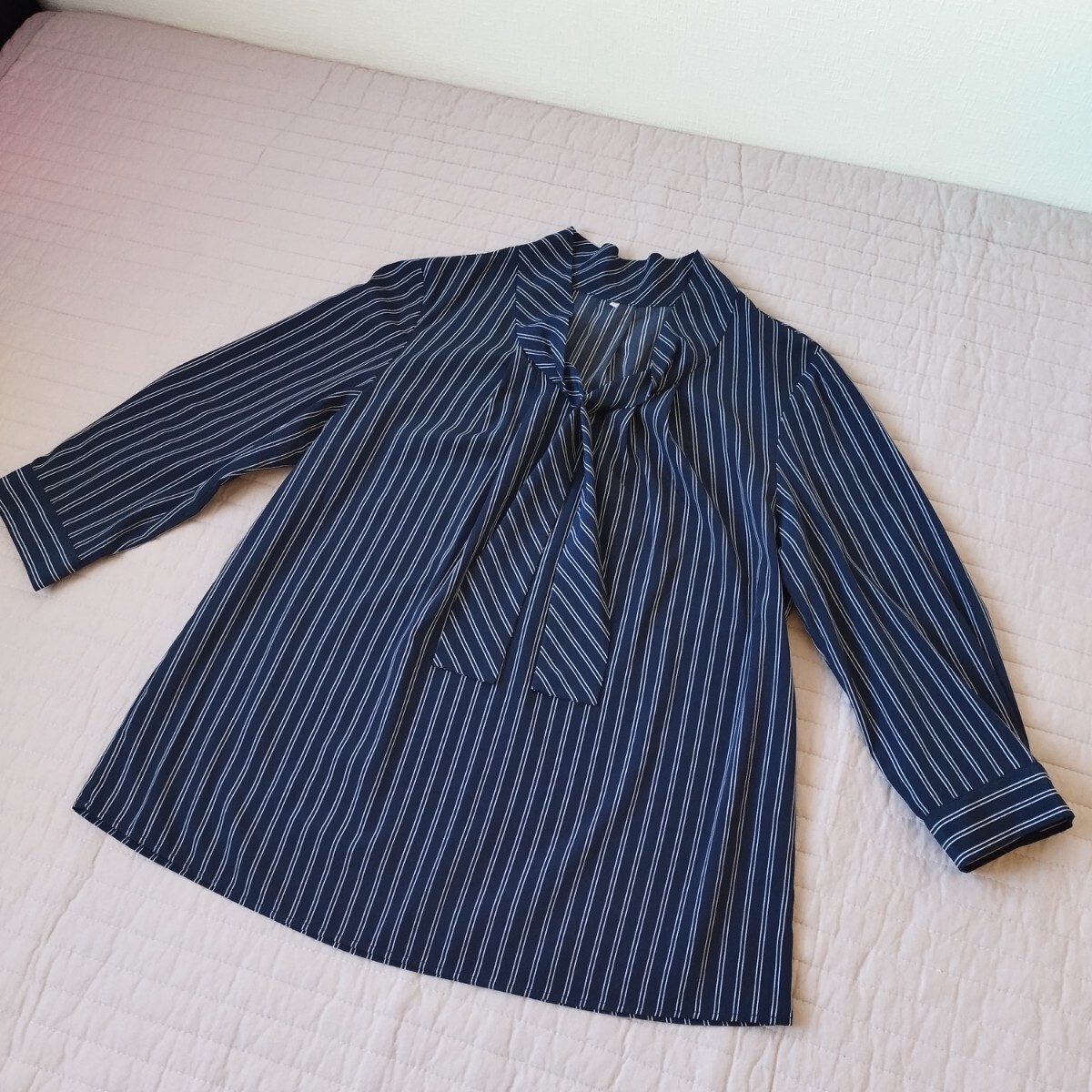 PATTERN fiona 結ばない 前リボン 7分袖 シャツ ブラウス カットソー 9 ゆったり 幅51 手洗い ブルー ストライプ 匿名 送料無料拍卖