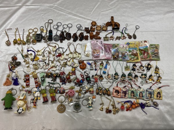 G6-180 ストラップ キーホルダー いろいろ まとめて 仮面ライダー/AKB/干支開運/キューピー 画像分拍卖