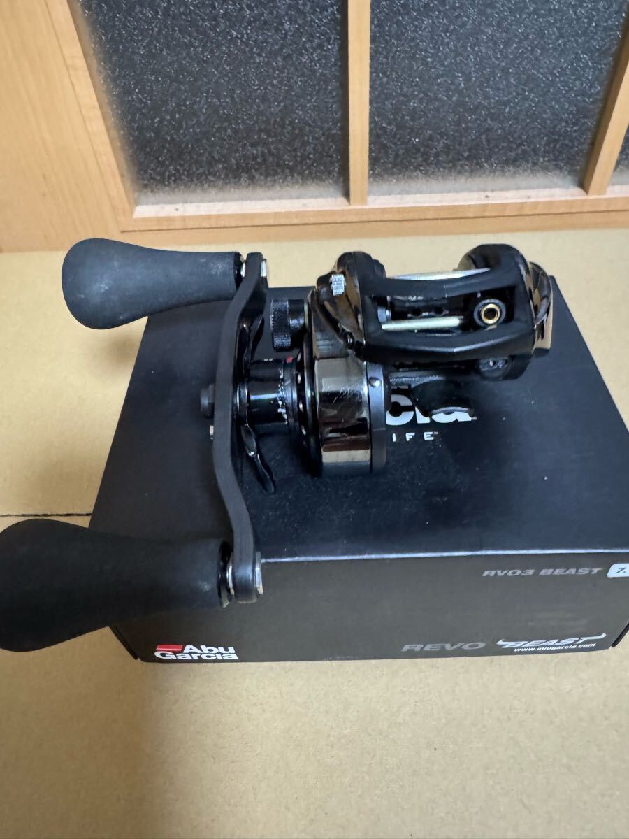 アブガルシア Revo3ビースト 右巻き カスタムハンドル付き拍卖