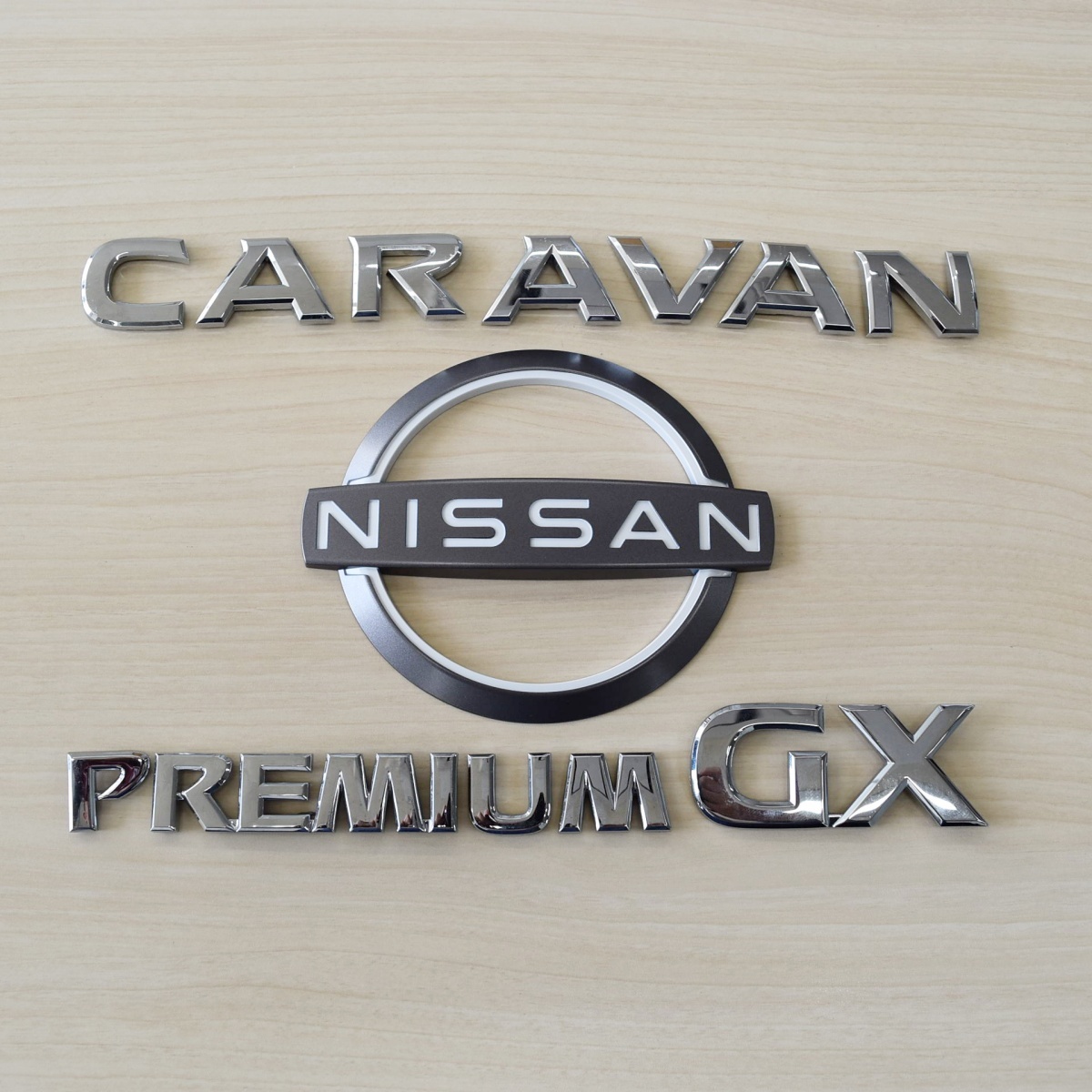 日産 NISSAN キャラバン CARAVAN GX エンブレム プレミアム セット 【中古 新車外し品】拍卖