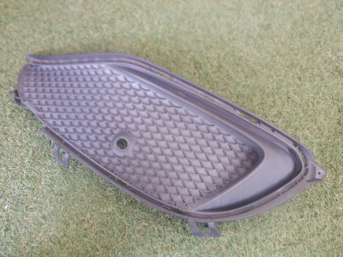 ベンツ純正 W117 C117 CLAクラス フロントバンパー グリル ネット ガーニッシュ 右側 A1178857600 m-25-7-219拍卖