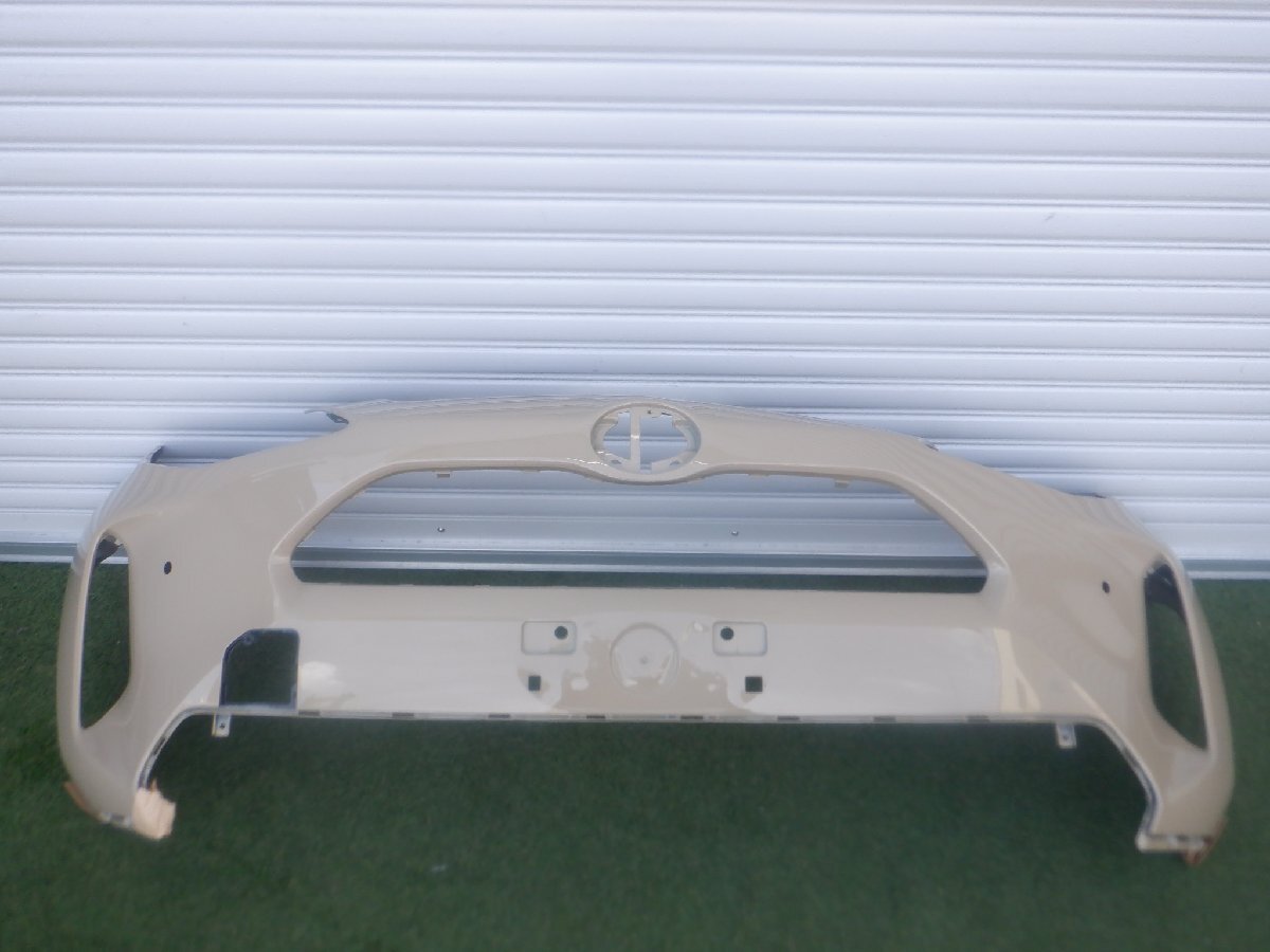 新車外し トヨタ純正 MXPB10 MXPB15 MXPJ10 MXPJ15 ヤリスクロス フロントバンパー 52119-5C935 52119-52B90 ベージュ〈4V6〉m-25-7-227拍卖