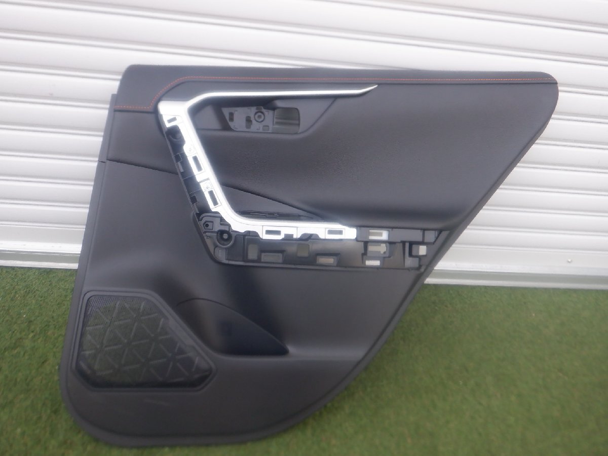 新車外し トヨタ純正 MXAA52 MXAA54 AXAH52 AXAH54 50系 RAV4 ラブ4 内張り トリム リア 右側 運転席 67613-X1B18 m-25-7-243拍卖