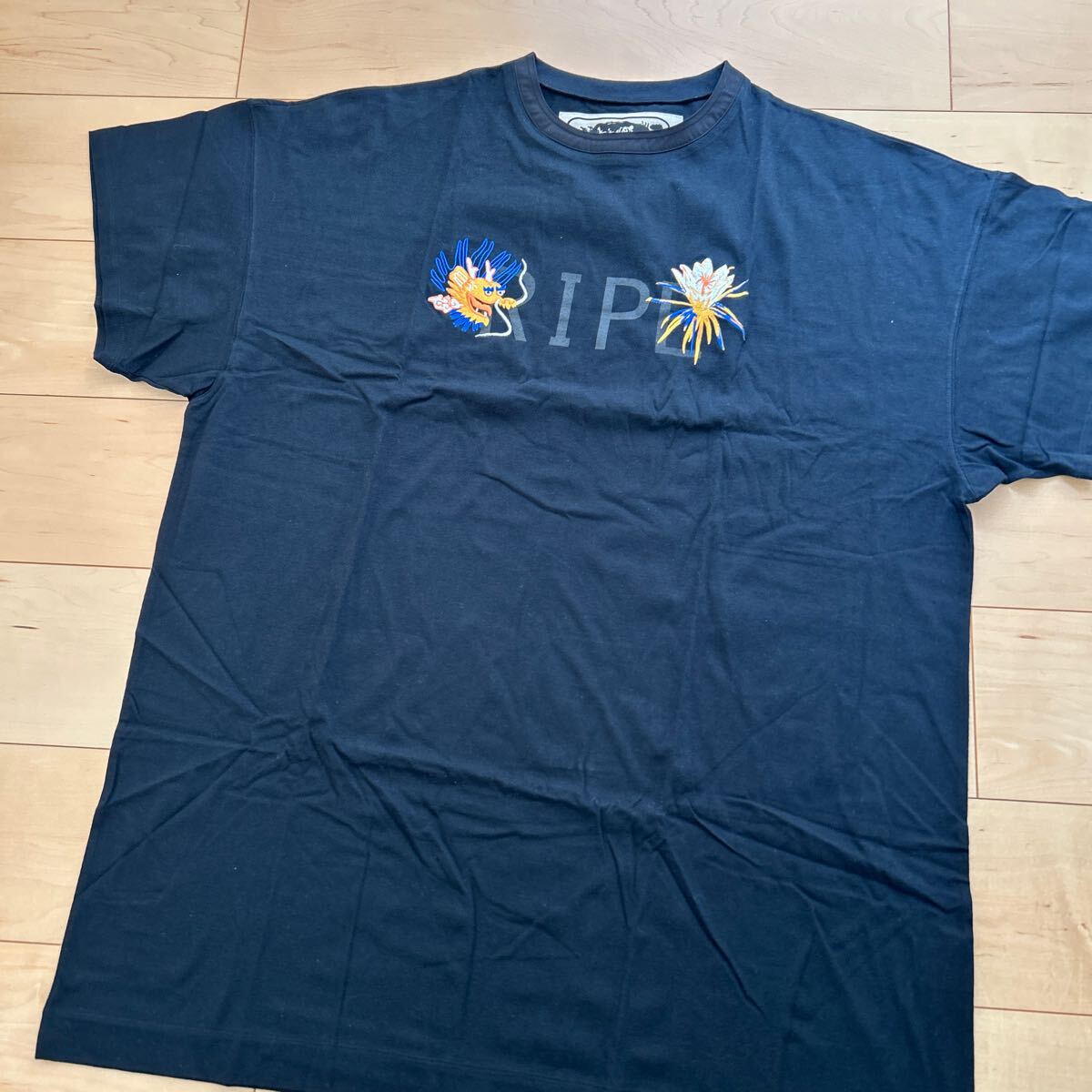 半袖ビッグシルエットTシャツ黒ブラック LL 刺繍 ドラゴン 花 毎シーズン季節の果物をテーマにしたアパンド|gru.rond(グルロン拍卖