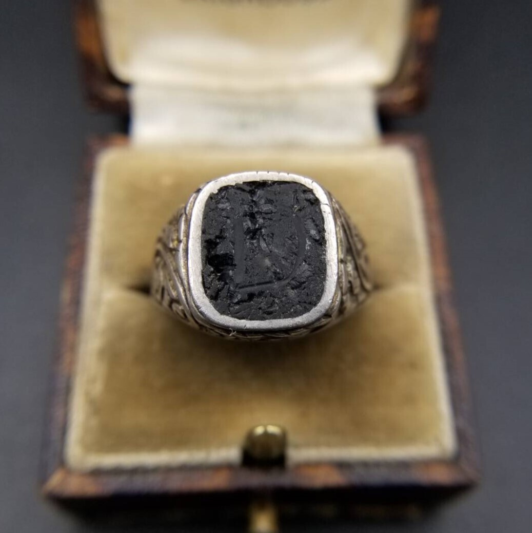 1976年 英国 ヴィンテージ オニキス インレイ 925 シルバー シグネット リング 指輪 銀 お花 フローラル 彫刻 London ホールマーク Y23-Y拍卖