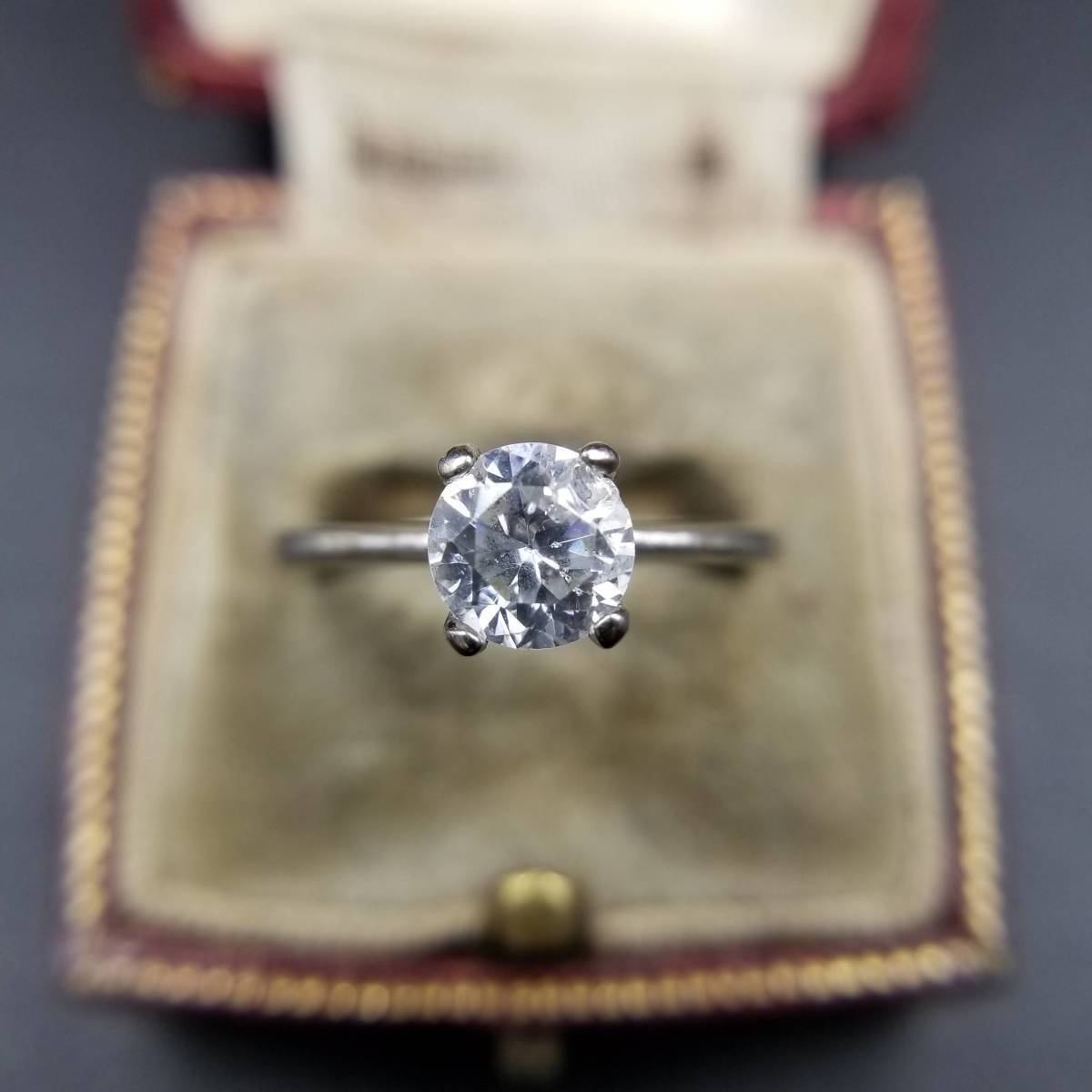 AVON キュービックジルコニア ブリリアントカット ソリテール ヴィンテージ リング 指輪 シルバープレート 上品 定番 Y6-O拍卖