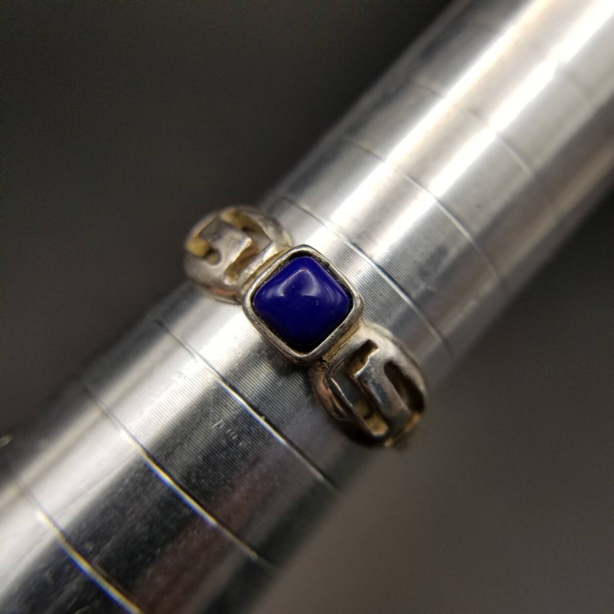 ブルーストーン クッションカット ベルトリボン 925 シルバー ヴィンテージ リング 指輪 銀 オープンワーク 雷文調 透かし Y23-Y拍卖