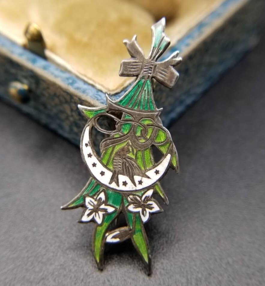 三日月にとまる鳥 緑の木 925 シルバー ヴィンテージ ブローチ エナメル装飾 レトロ キュート ラペルピン モチーフジュエリー Y15-A拍卖