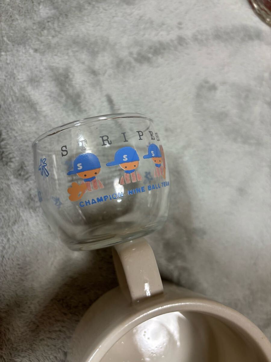 レア!昭和レトロ ファンシー雑貨 ソニー・クリエイティブプロダクツ キャラクター グラス コップ 野球 1985 STRIPES ストライプス Sanrio風拍卖