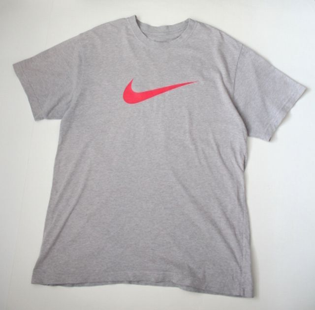 【NIKE】ナイキ スウッシュロゴ Tシャツ グレー スポーツブランド 古着 半袖カットソー L~XLサイズくらい拍卖