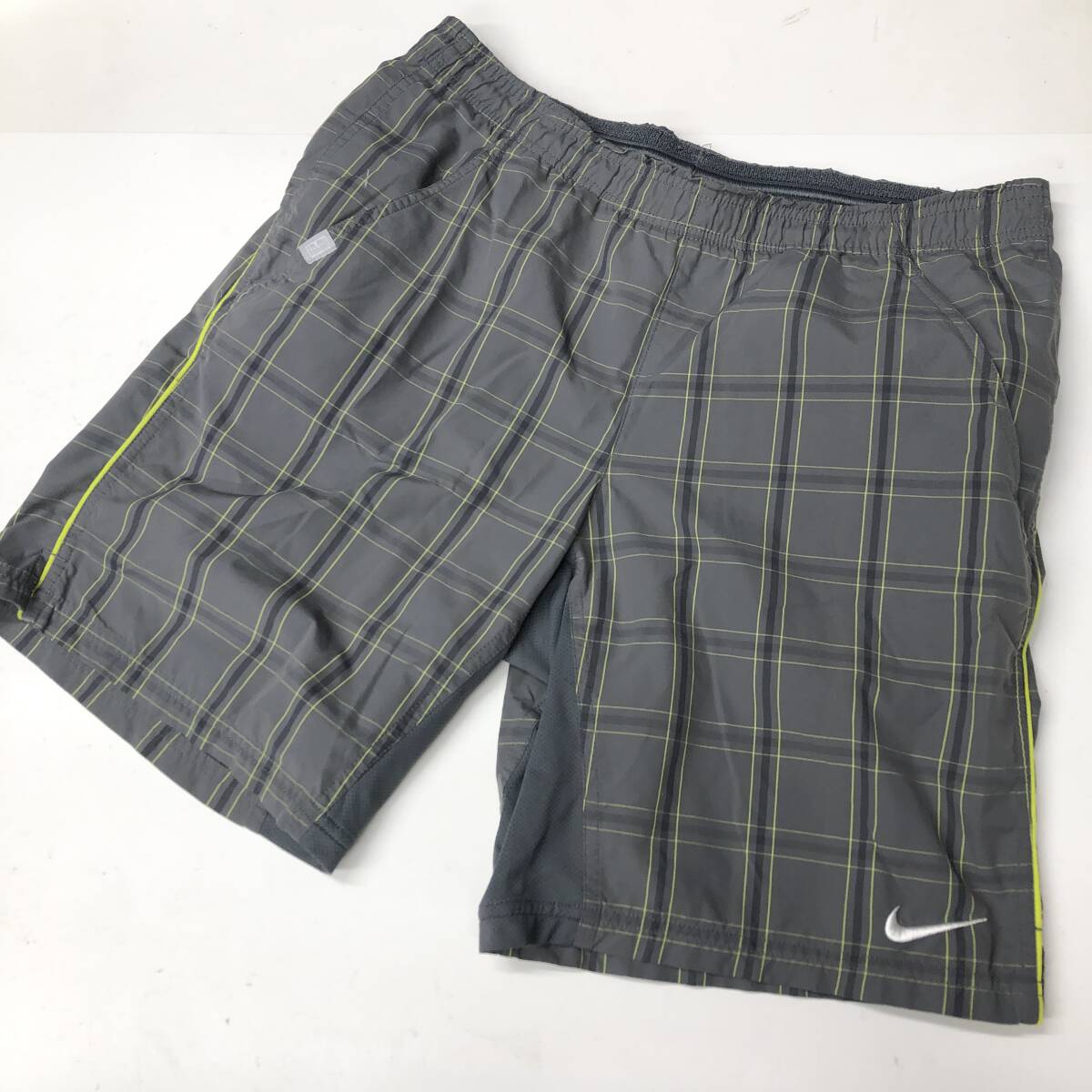 ナイキ NIKE ナイロンハーフパンツ グレー系 Mサイズ メンズ 447070拍卖
