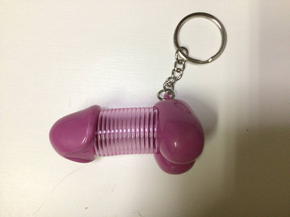 ペニスちんことバネのキーホルダー 爆笑面白ジョークグッズいたずらグッズ珍品子宝縁起物おもしろい パープル色 拍卖