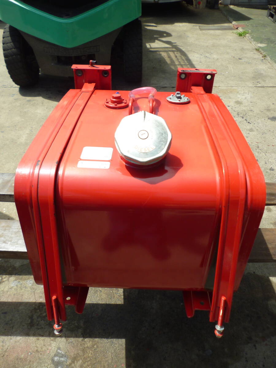 中古 ディゼル 軽油  燃料タンク 日野 赤塗料有り.TYPE4.サイズ10枚目 タンク ステバンドセット 100L  色々な車種に流用可能です。拍卖