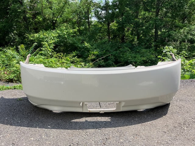 日産★V36スカイラインクーペ★純正リアバンパー+純正オプションマッドガード付き!★白色★目立つキズ等無く比較的綺麗な品です!!1807053拍卖