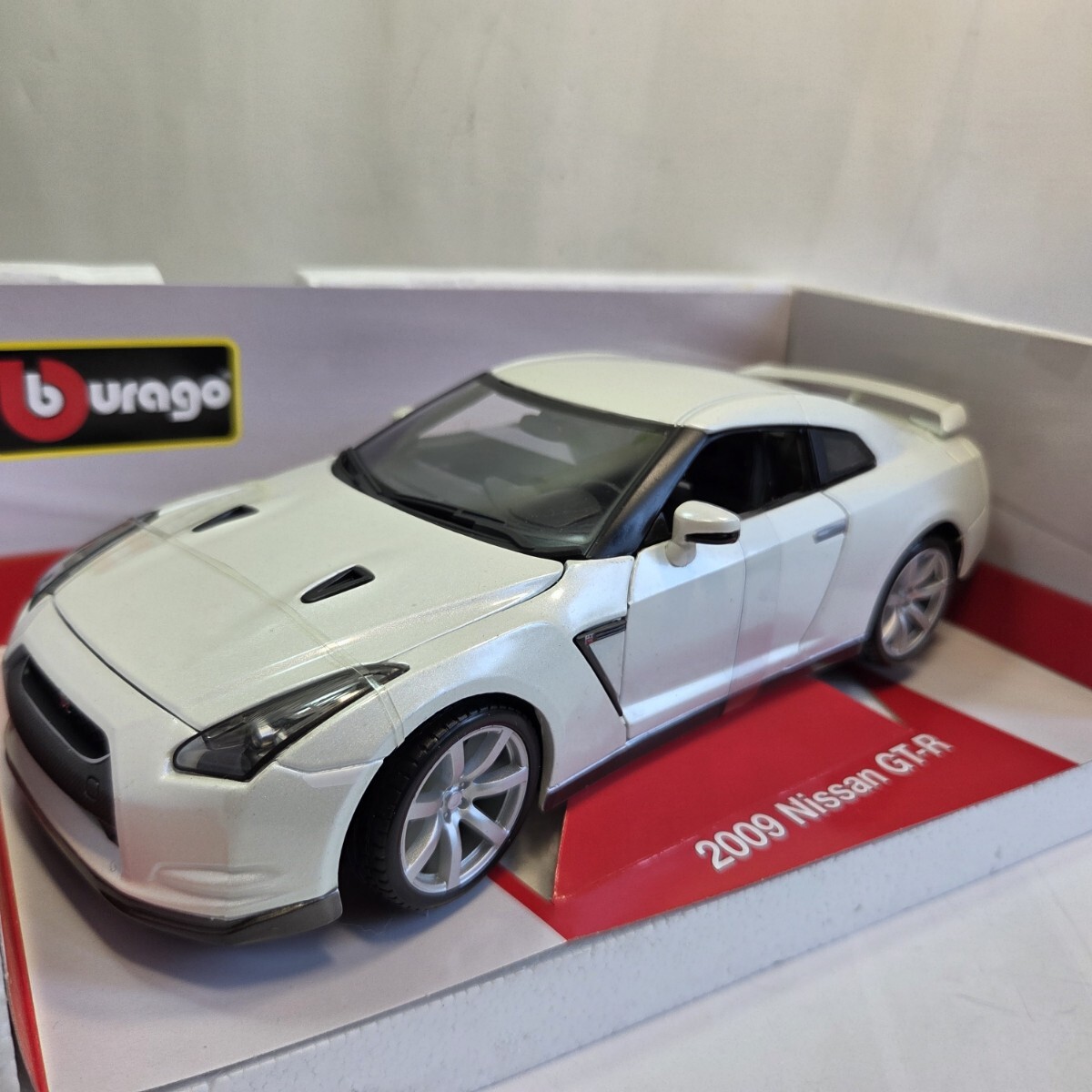 burago ブラーゴ Diamond Collection 1/18「2009 NISSAN GT-R White 」イタリア製 新品未使用 A557拍卖