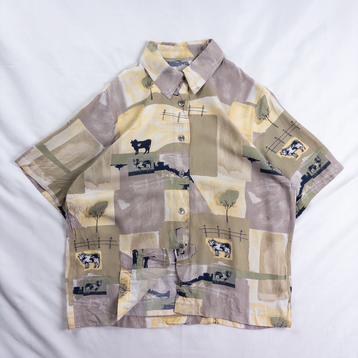 Euro Vintage 80s Unknown レーヨン くすみカラー 水彩 ポップ アート 抽象 アニマル柄 牛 カウ 農場 レトロ デザインボタン 総柄シャツ拍卖